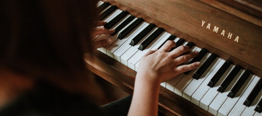 is-it-possible-to-learn-how-to-play-the-piano-at-home